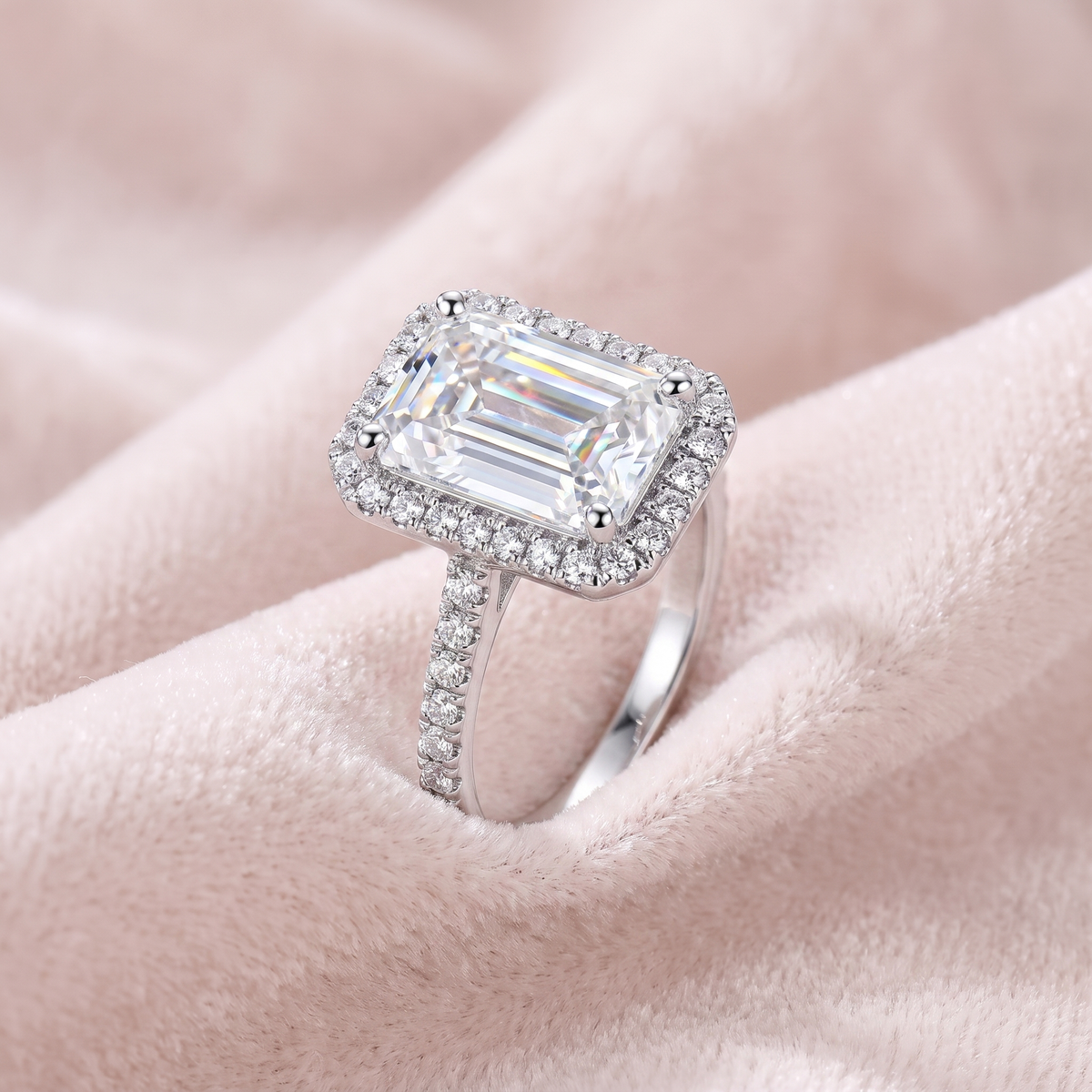 Vetro Aurora Ring on blush velvet