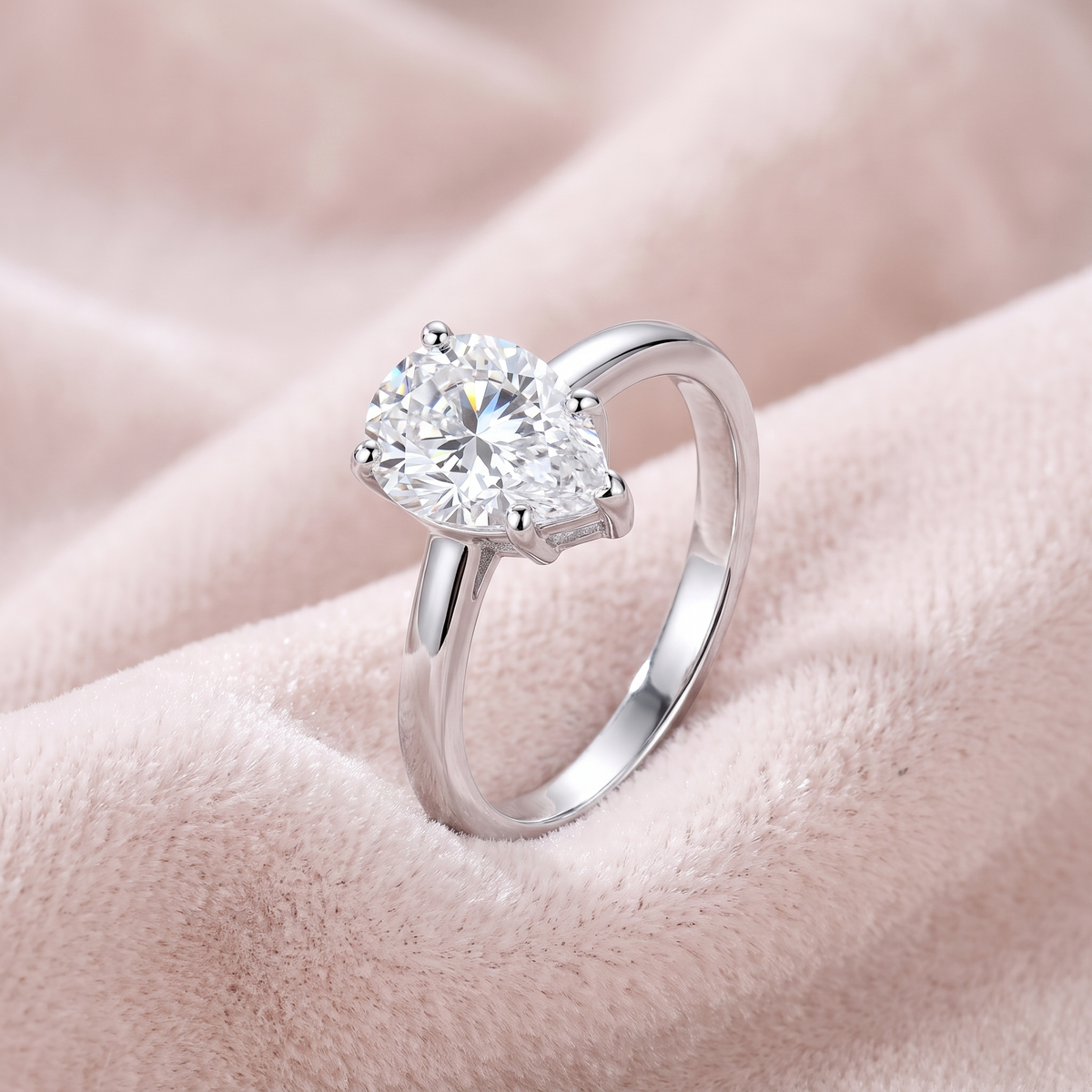 Goccia Ring on blush velvet
