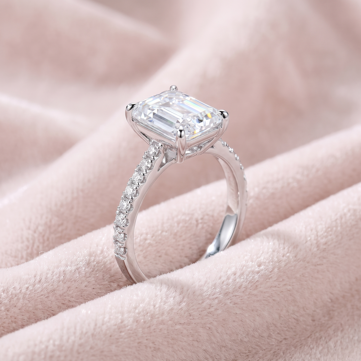 Vetro Infinita Ring on blush velvet