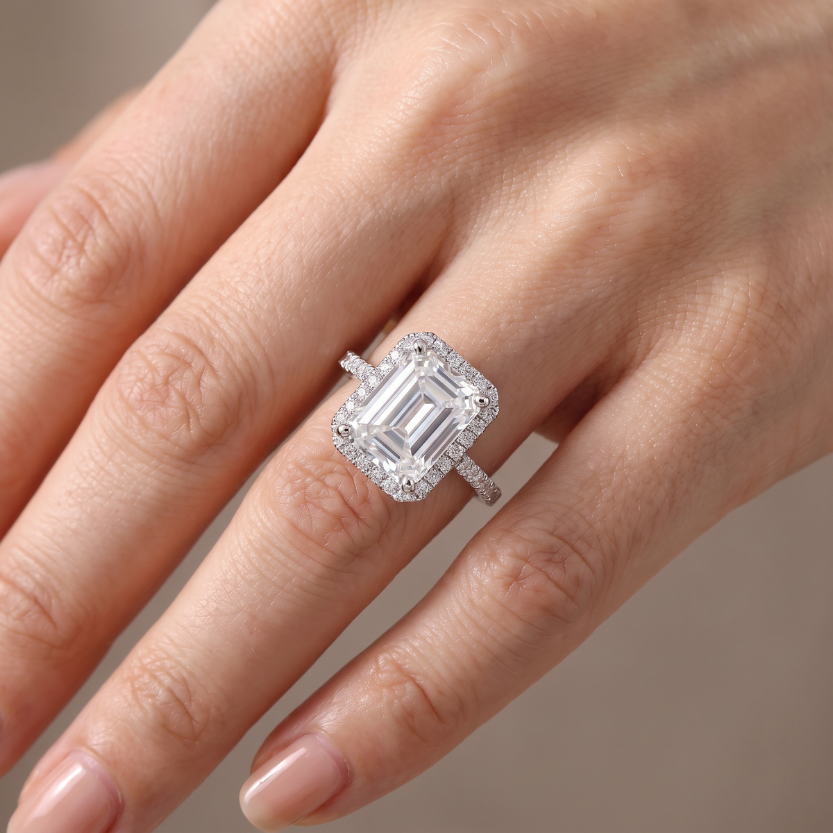 Vetro Aurora Ring worn on hand