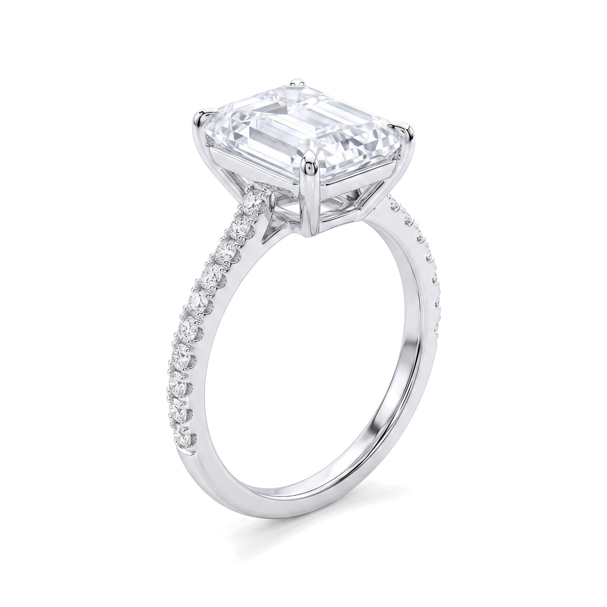 Smeraldo Eternita Ring - three-quarter angle view